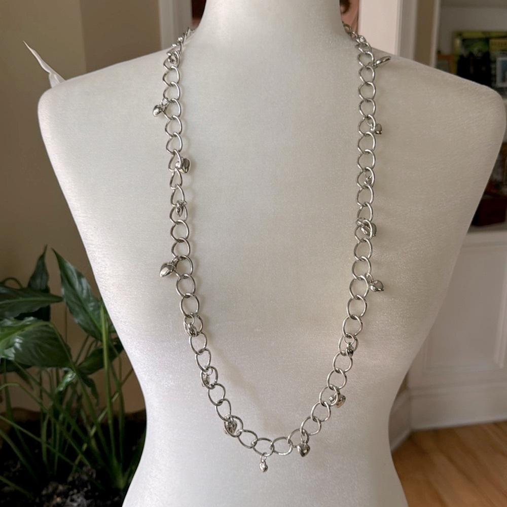Wallis Large link & dangling heart silver fashion necklace NWT 36”